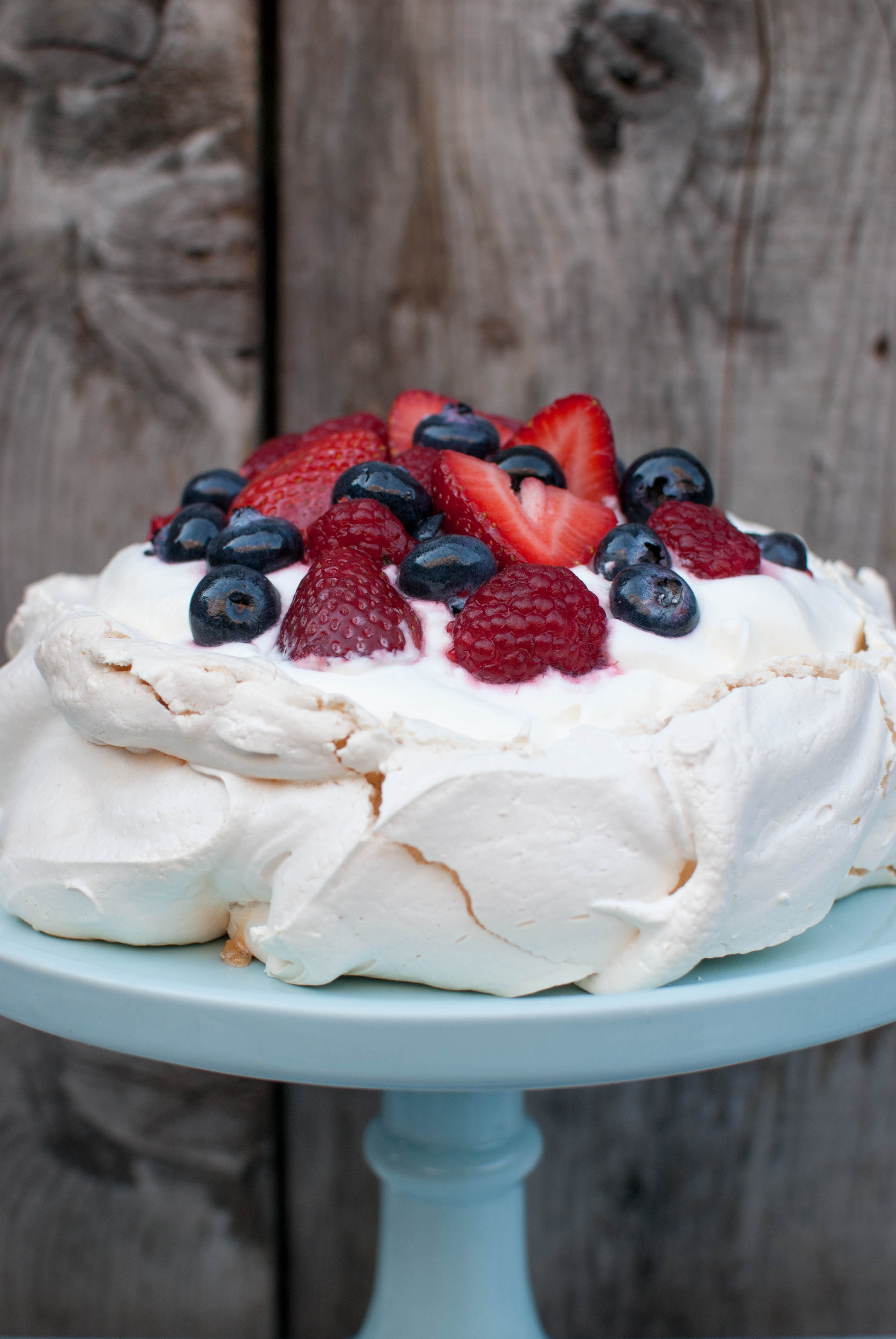 Mixed Berry Pavlova – Crumbs & Nibbles